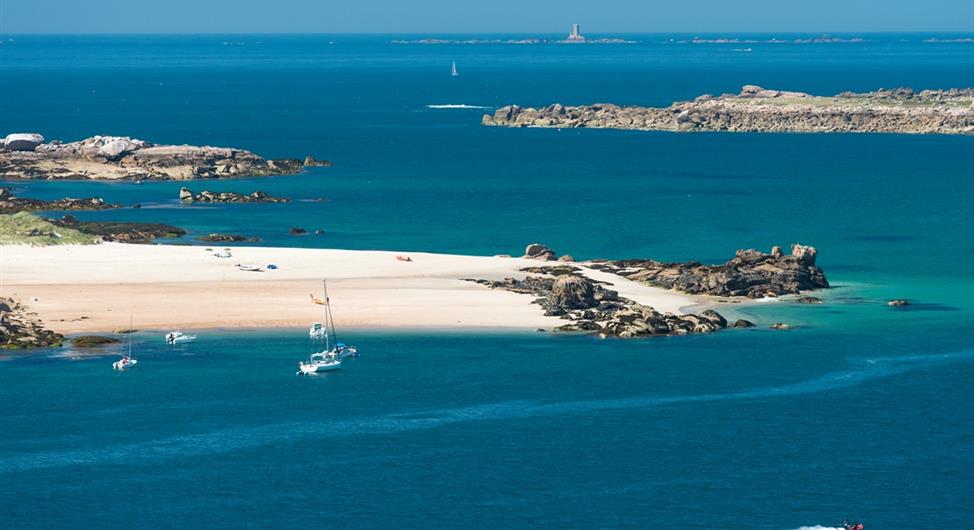 Camping close to beaches and water sports on the pink granite coast  - Camping Armor Loisirs