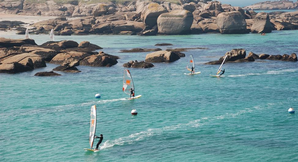 Camping close to beaches and water sports on the pink granite coast  - Camping Armor Loisirs