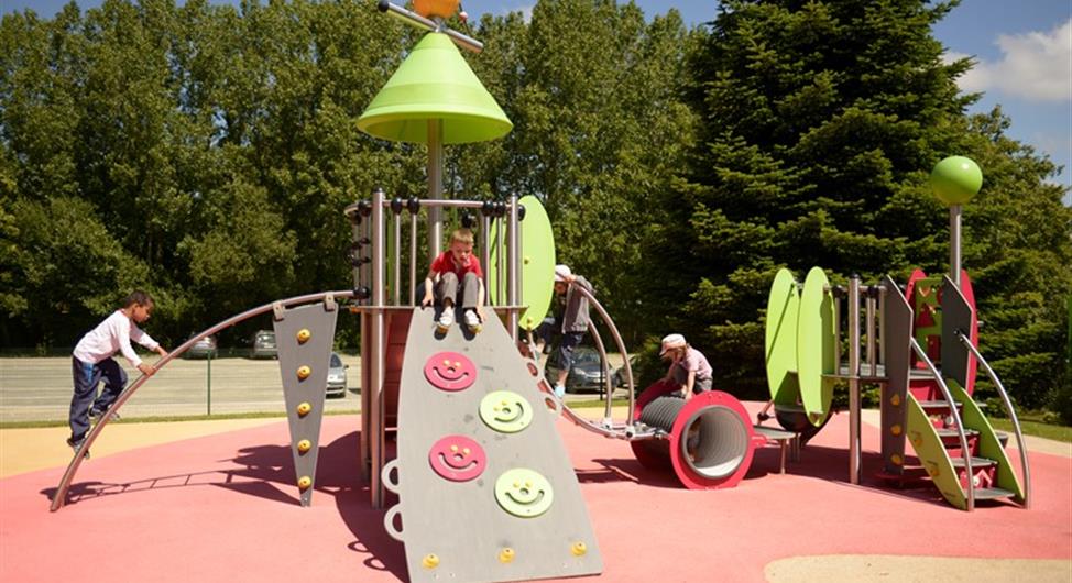 Armoripark playground in Bégard near the 3-star Armor Loisirs campsite in Trébeurden - Camping Armor Loisirs