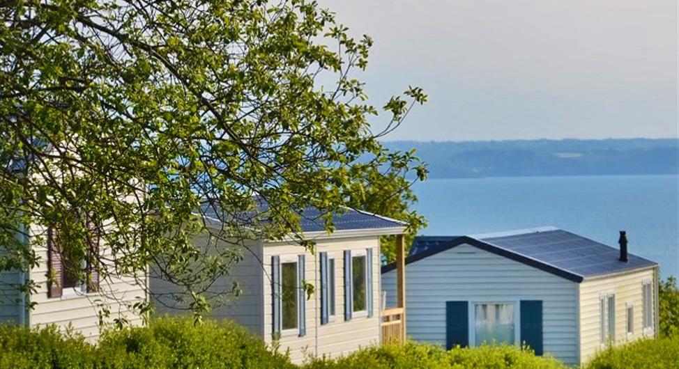 Camping Côte de Granit Rose direct beach access - 2-bedroom mobile home with sea view at the 3-star Armor Loisirs campsite in Trébeurden - Camping Armor Loisirs