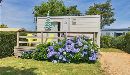 1-bedroom mobile home at the 3-star Armor Loisirs campsite in Trébeurden, rental of pitches, mobile homes and chalets, indoor swimming pool campsite on the Pink Granite Coast near Perros Guirec-Côtes d'Armor-Bretagne - Camping Armor Loisirs