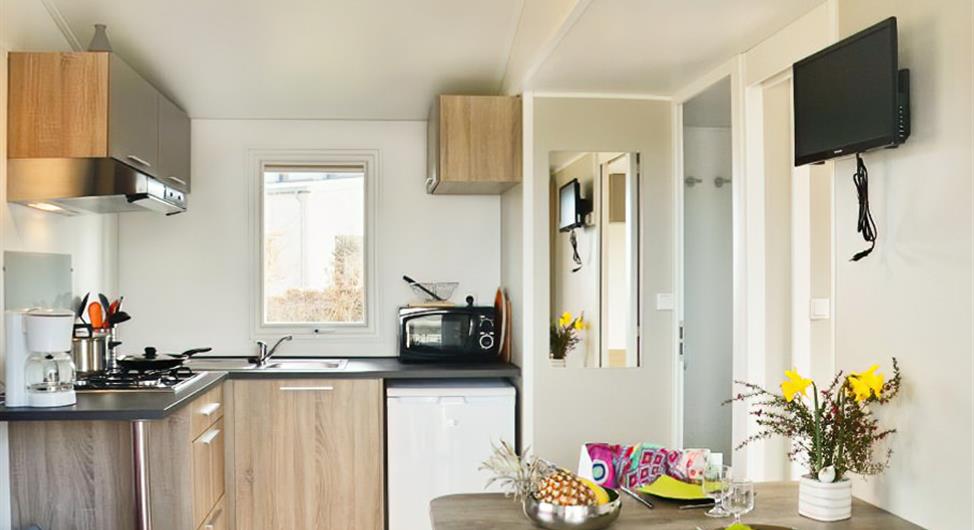 1-bedroom mobile home at the 3-star Armor Loisirs campsite in Trébeurden, rental of pitches, mobile homes and chalets, indoor swimming pool campsite on the Pink Granite Coast near Perros Guirec-Côtes d'Armor-Bretagne - Camping Armor Loisirs