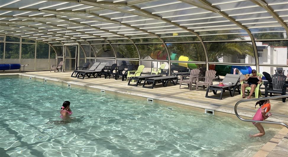 covered and heated swimming pool camping armor loisirs trebeurden  perros guirec ploumanach - Camping Armor Loisirs