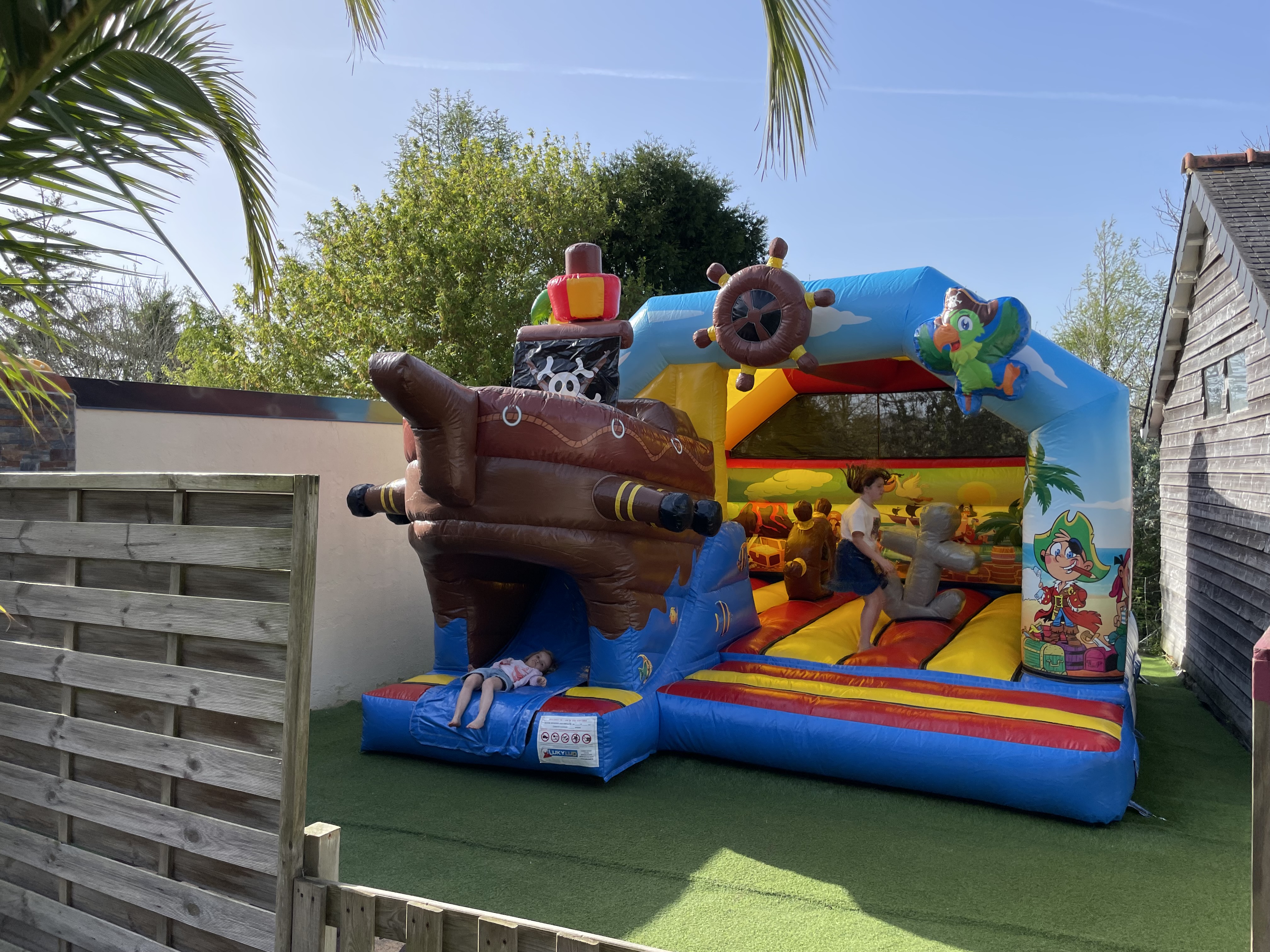 Inflatable play structure camping armor loisirs trebeurden perros guirec ploumanach - Camping Armor Loisirs