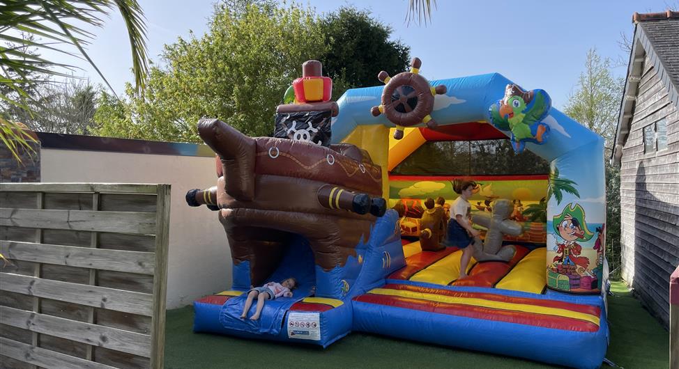 Inflatable play structure camping armor loisirs trebeurden perros guirec ploumanach - Camping Armor Loisirs