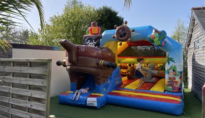 Inflatable play structure camping armor loisirs trebeurden perros guirec ploumanach - Camping Armor Loisirs